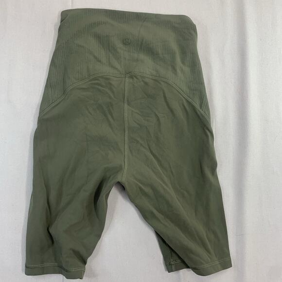 Lululemon Blissful Bend Super High-Rise Short - Army Green Size 2 - Picture 9 of 11